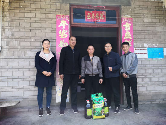 集團(tuán)公司黨委書記、董事長(zhǎng)周燕賓一行調(diào)研脫貧攻堅(jiān)工作