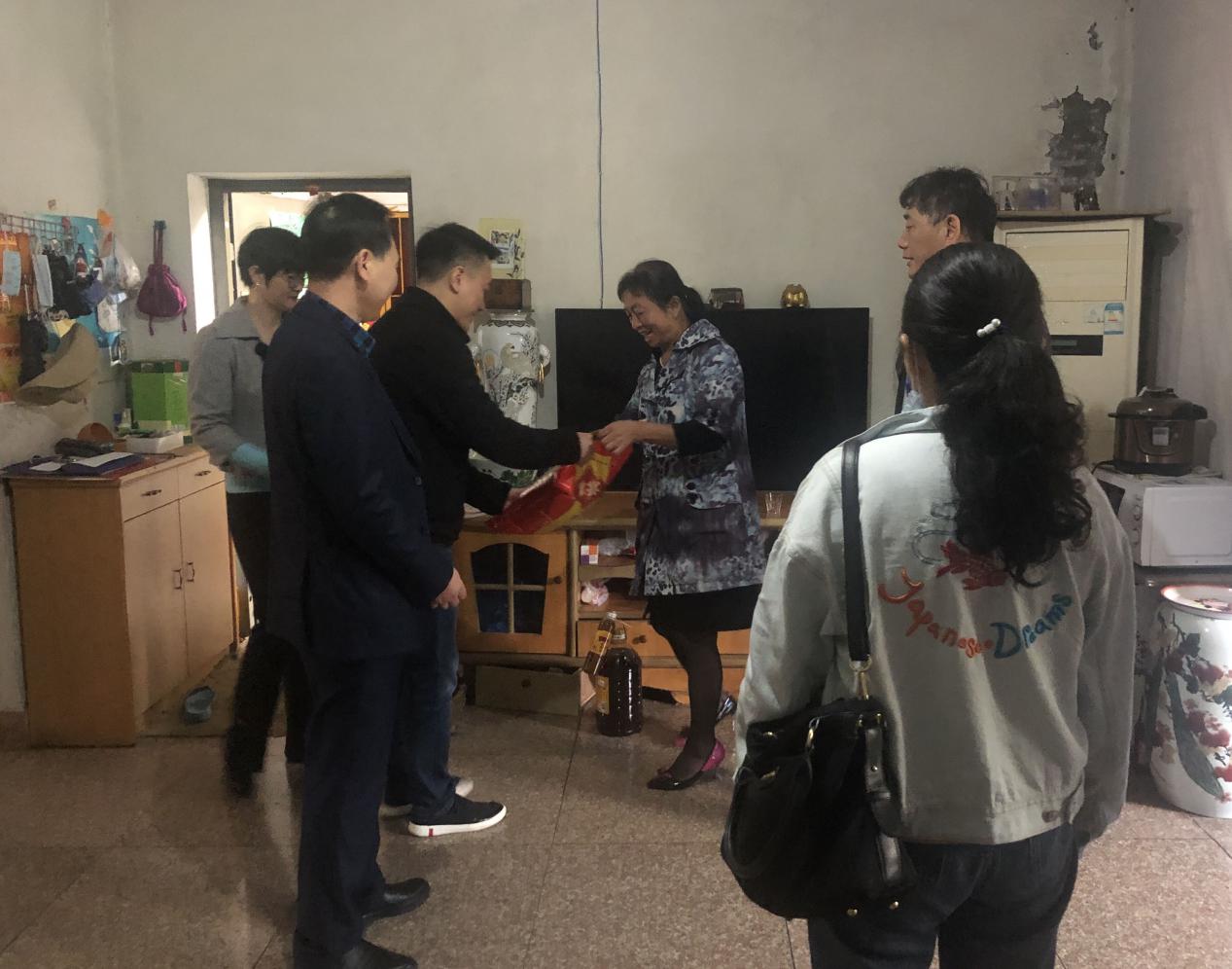 走訪慰問困難戶,真情關(guān)愛暖人心