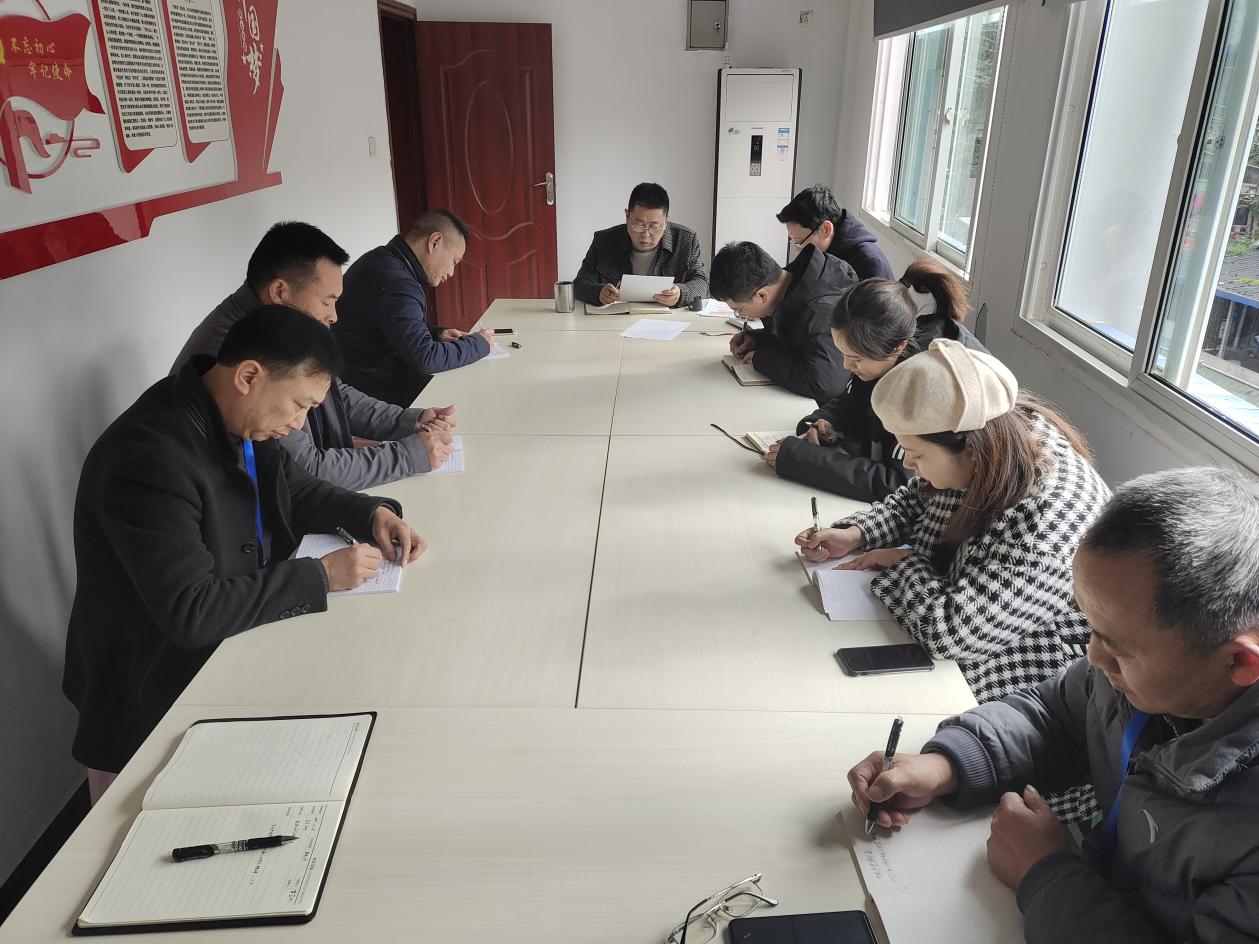 投資公司開展黨的十九屆六中全會、 宜賓市第六次黨代會精神專題學(xué)習(xí)會議