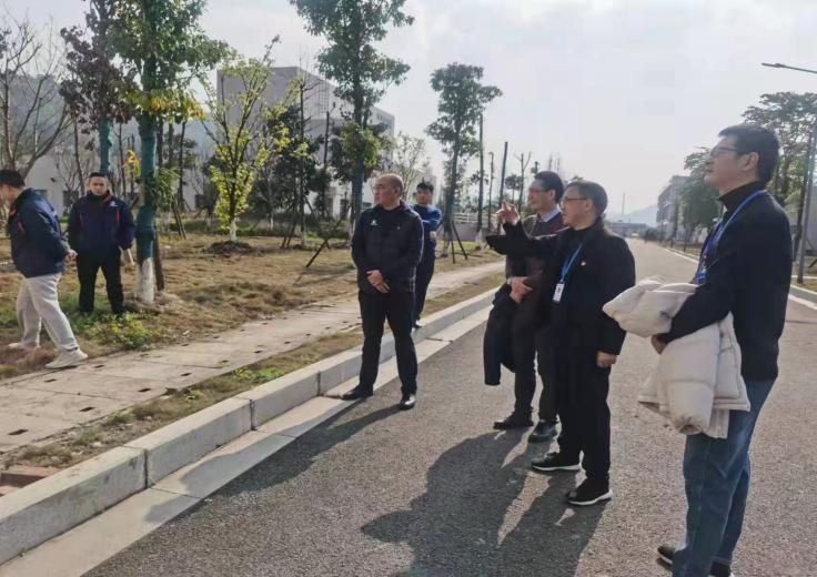 調研生產(chǎn)進基層,訪廉問廉匯民聲