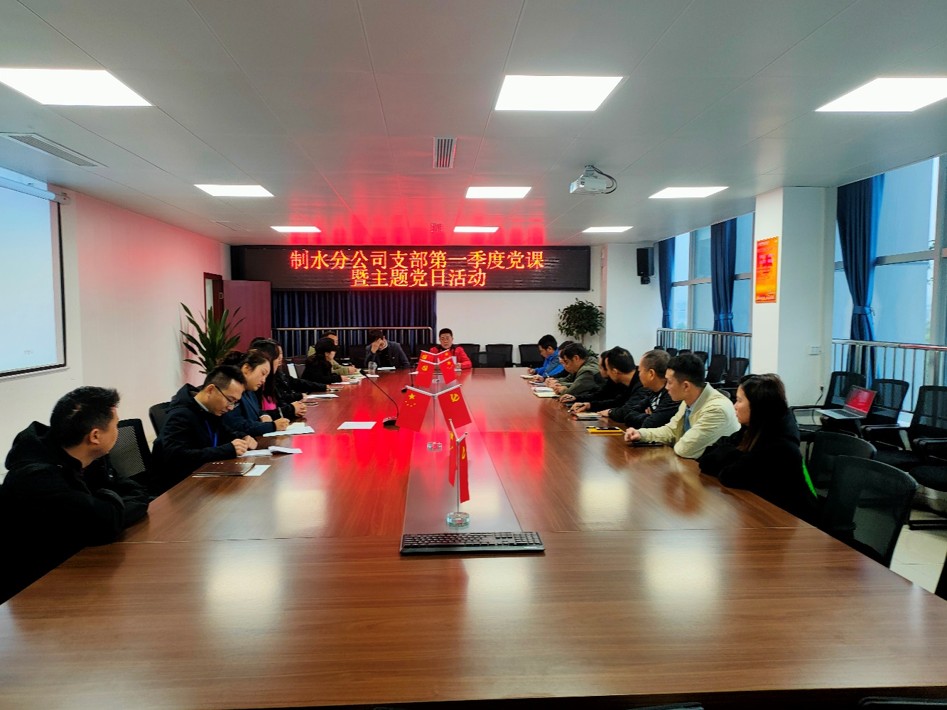 弘揚(yáng)雷鋒精神,在平凡中成就不平凡